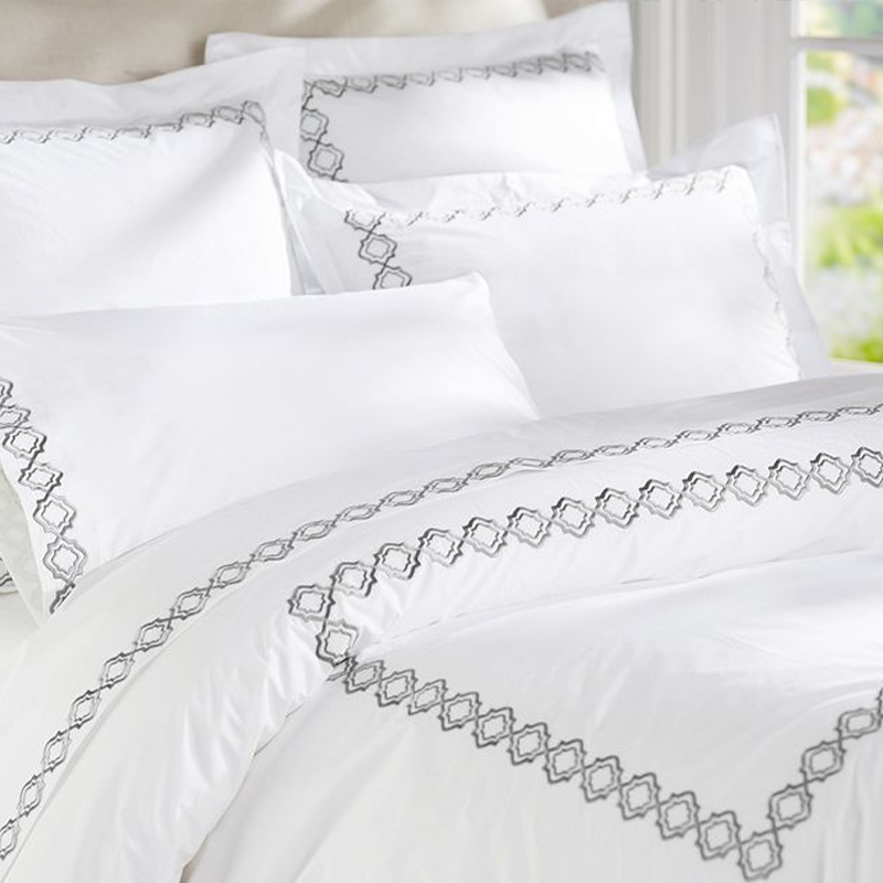 Satin mewah 400T bersulam selimut hotel yang ditetapkan dengan penutup bantal