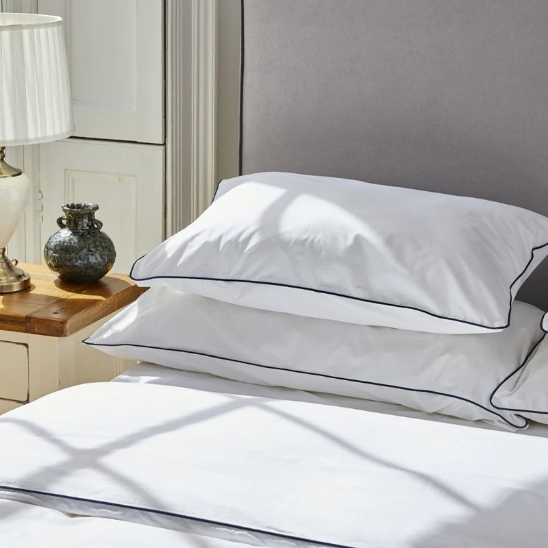 5 bintang Hotel Plain Sateen White Piped Quilt Cover Set